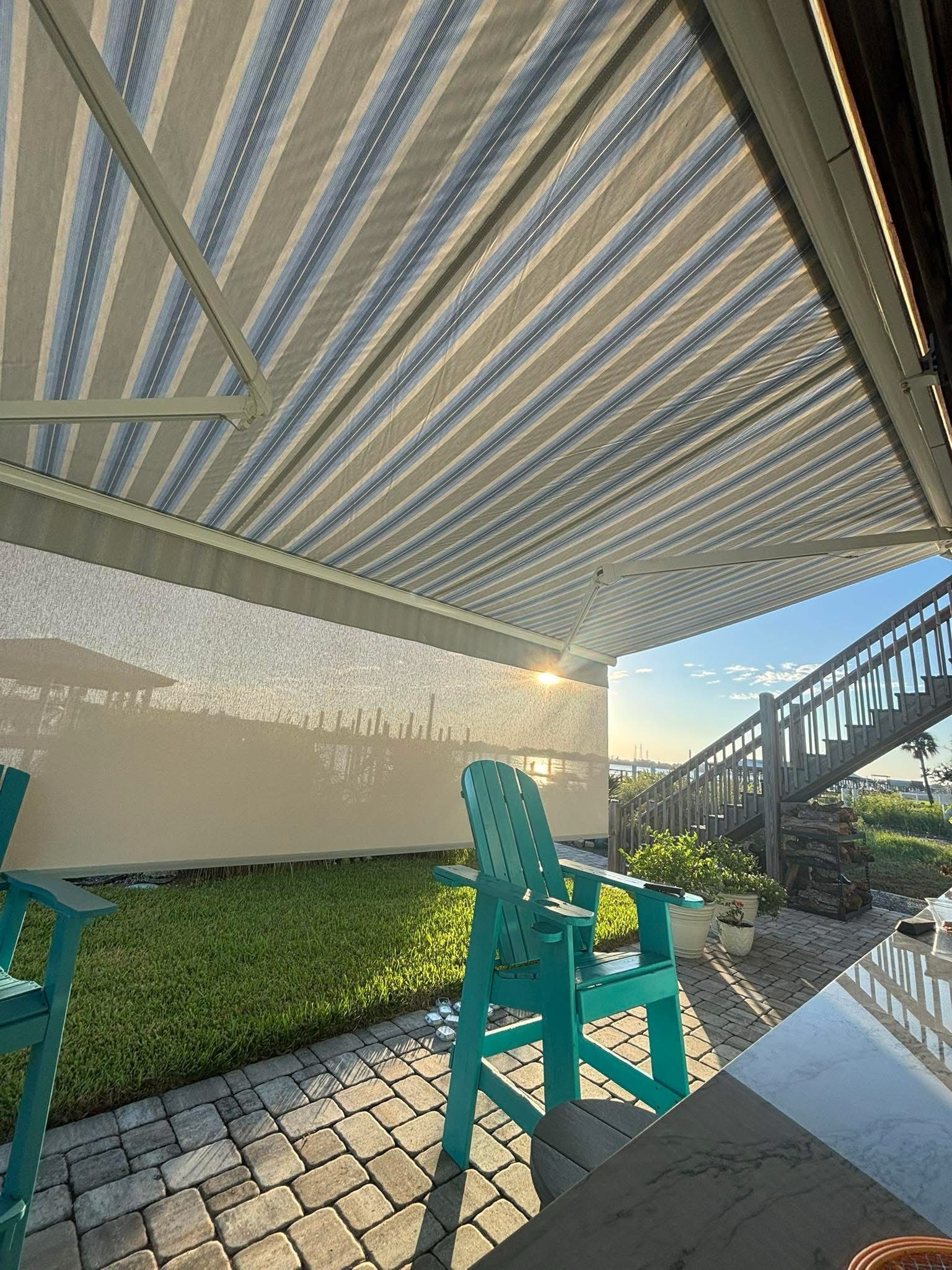 Retractable awning